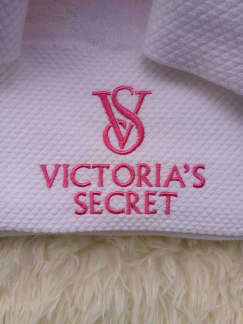 Khăn dùng Victorias Secret màu trắng