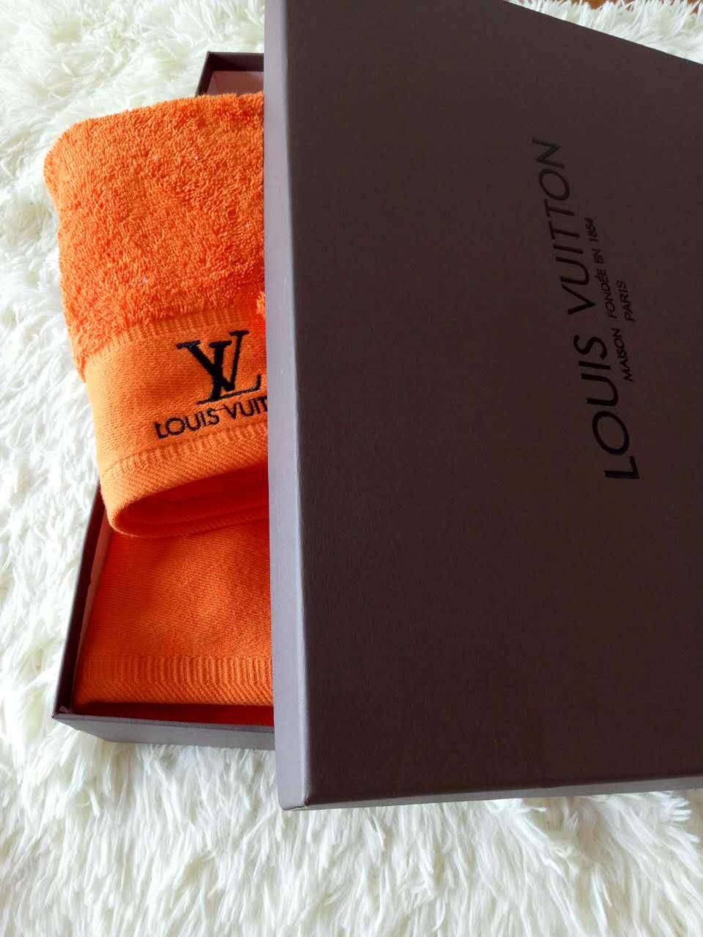 Khăn dùng Louis Vuitton màu cam